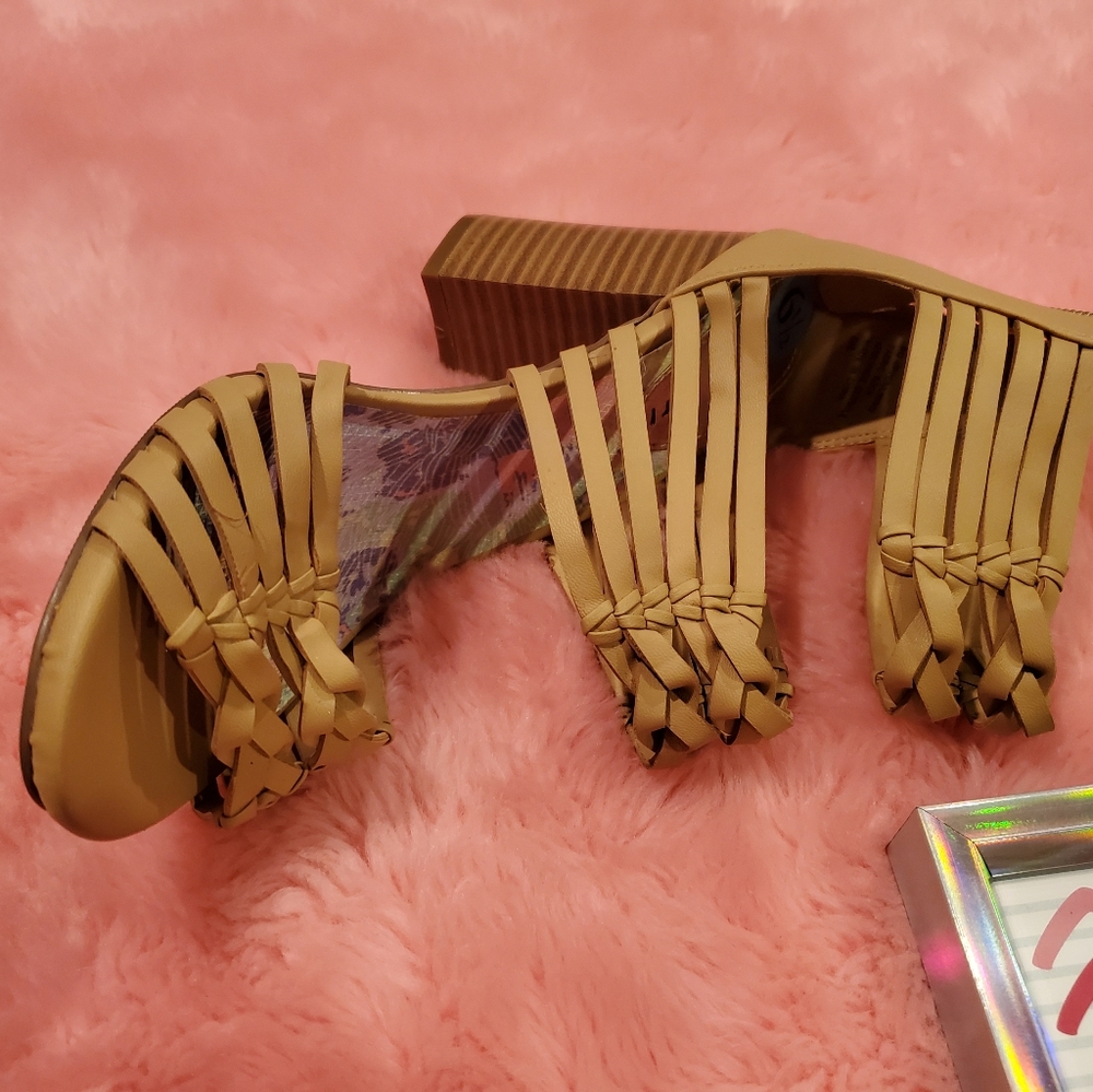 Madden Girl tan heels - Picture 6 of 16